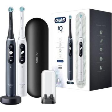 Set 2 x Periuta de dinti electrica Oral-B iO7 cu Tehnologie Magnetica si Micro-Vibratii, Inteligenta artificiala, Display led interactiv, Senzor de presiune Smart, Timer vizibil, 5 moduri, 1 incarcator magnetic, 1 Trusa de calatorie (Negru/Alb)